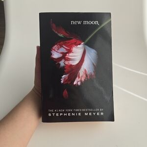 New Moon by Stephenie Meyer